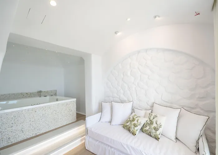 Konukevi Cyano Naxos City