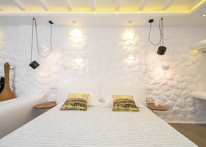 Cyano Konukevi Naxos City