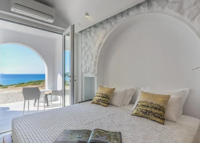 Cyano Konukevi Naxos City