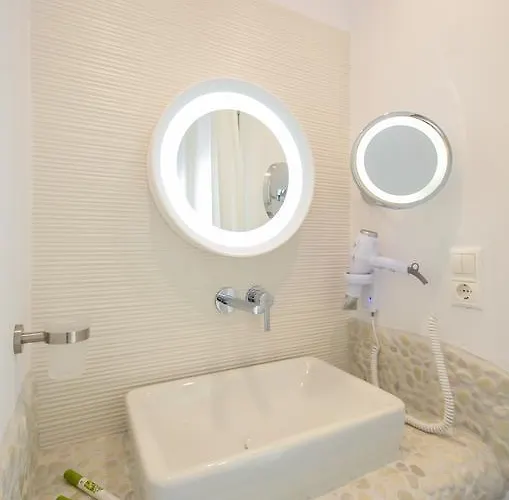 Cyano Konukevi Naxos City